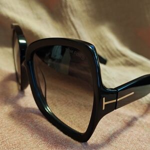 Tom Ford Jerry Black Acetate Oversized Gradient Lens Sunglasses TF1222